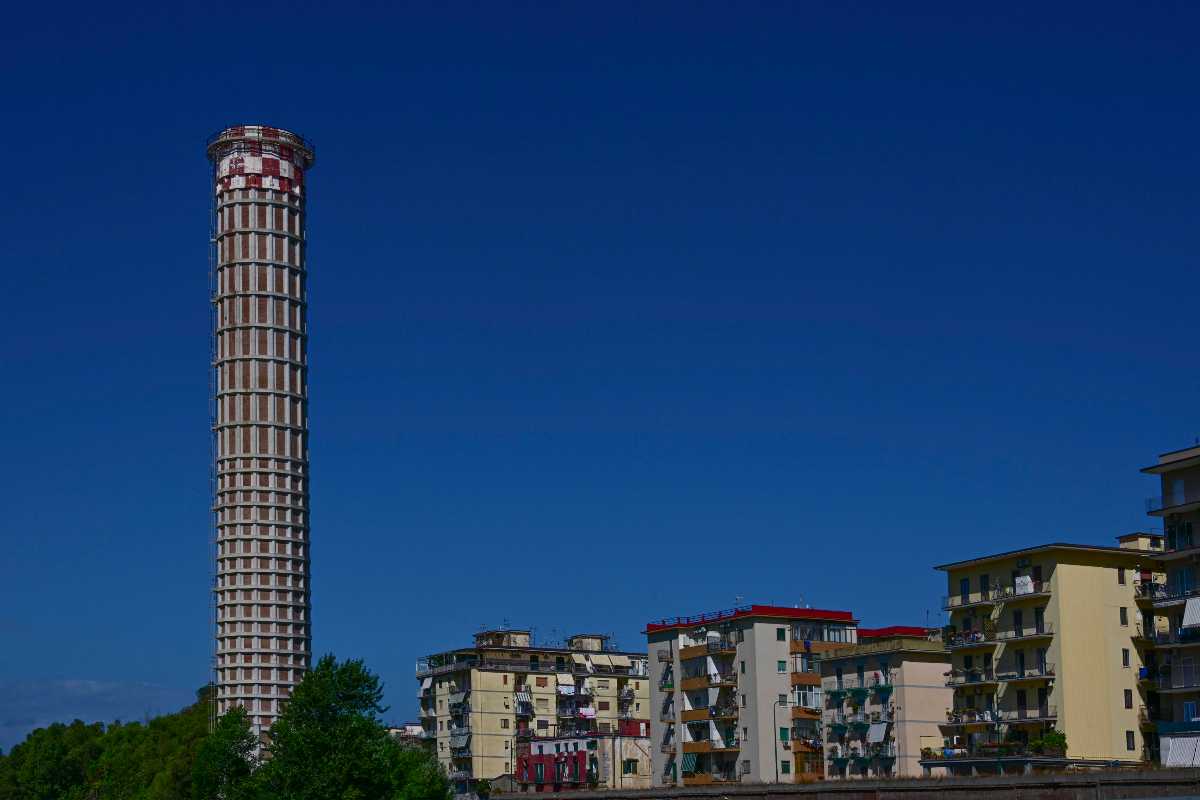 Una ciminiera in Italia abbandonata