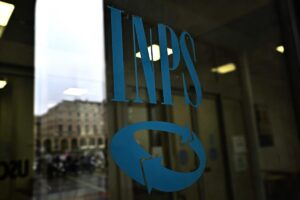vetrata di un ufficio dell'inps