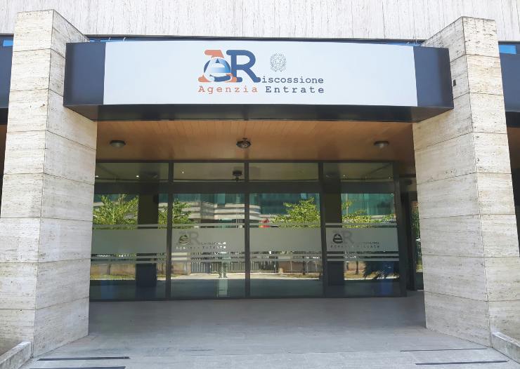 ingresso dell'agenzia delle entrate