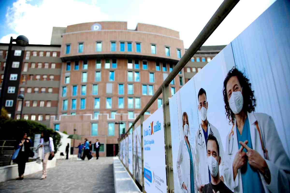 L'esterno dell'ospedale San Raffaele di Milano