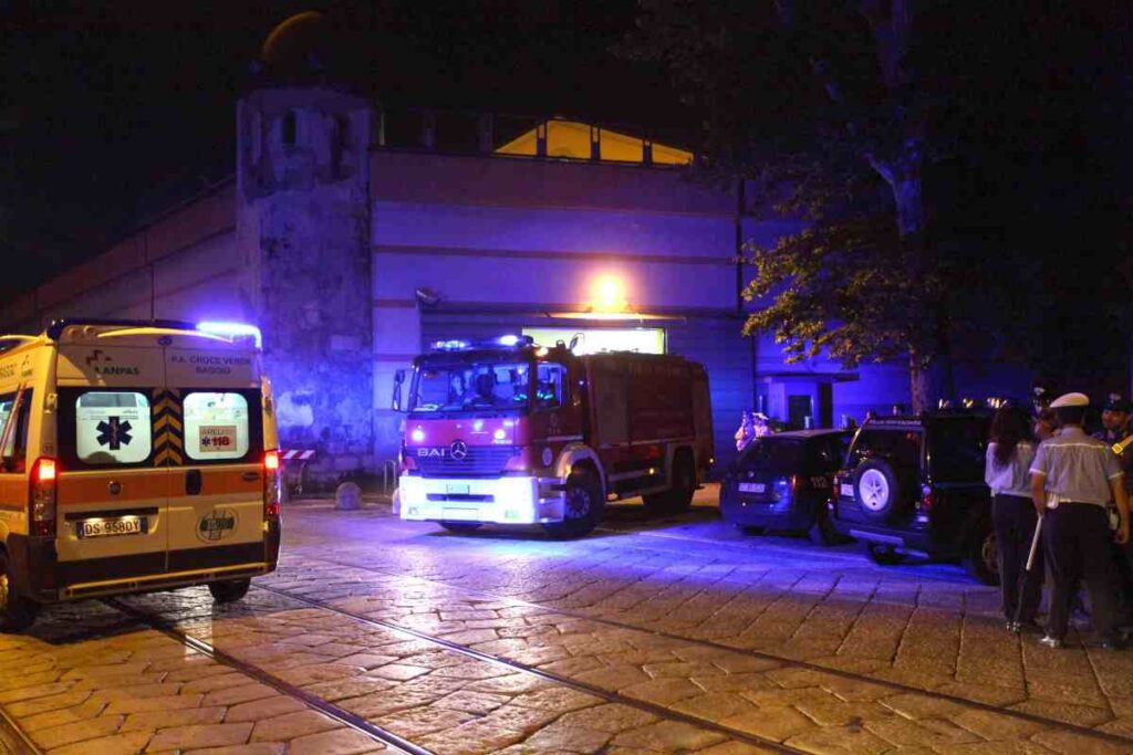 Il carcere di San Vittore con i Vigili del Fuoco per spegnere un incendio