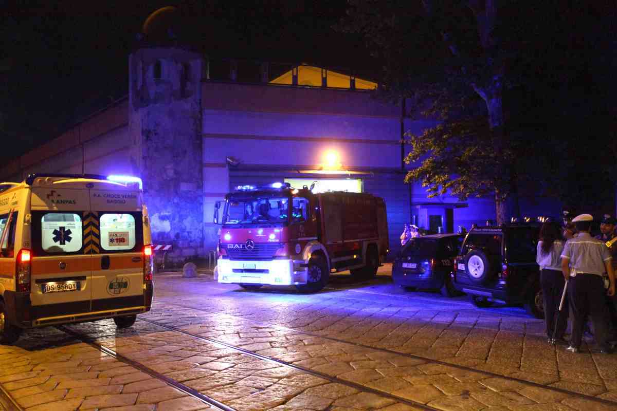 Il carcere di San Vittore con i Vigili del Fuoco per spegnere un incendio
